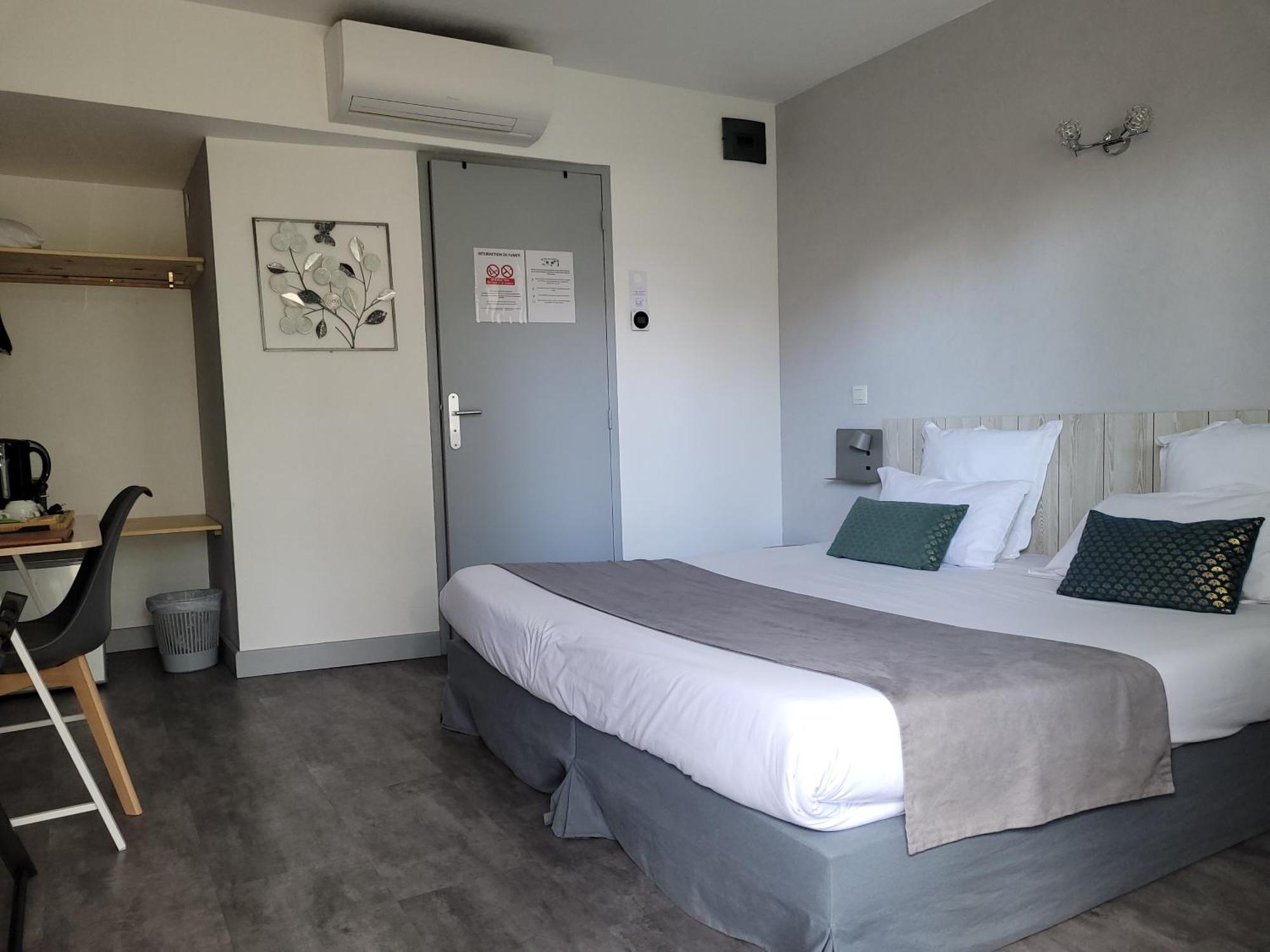 Hotel Le Vanseen Les Vans Exterior photo