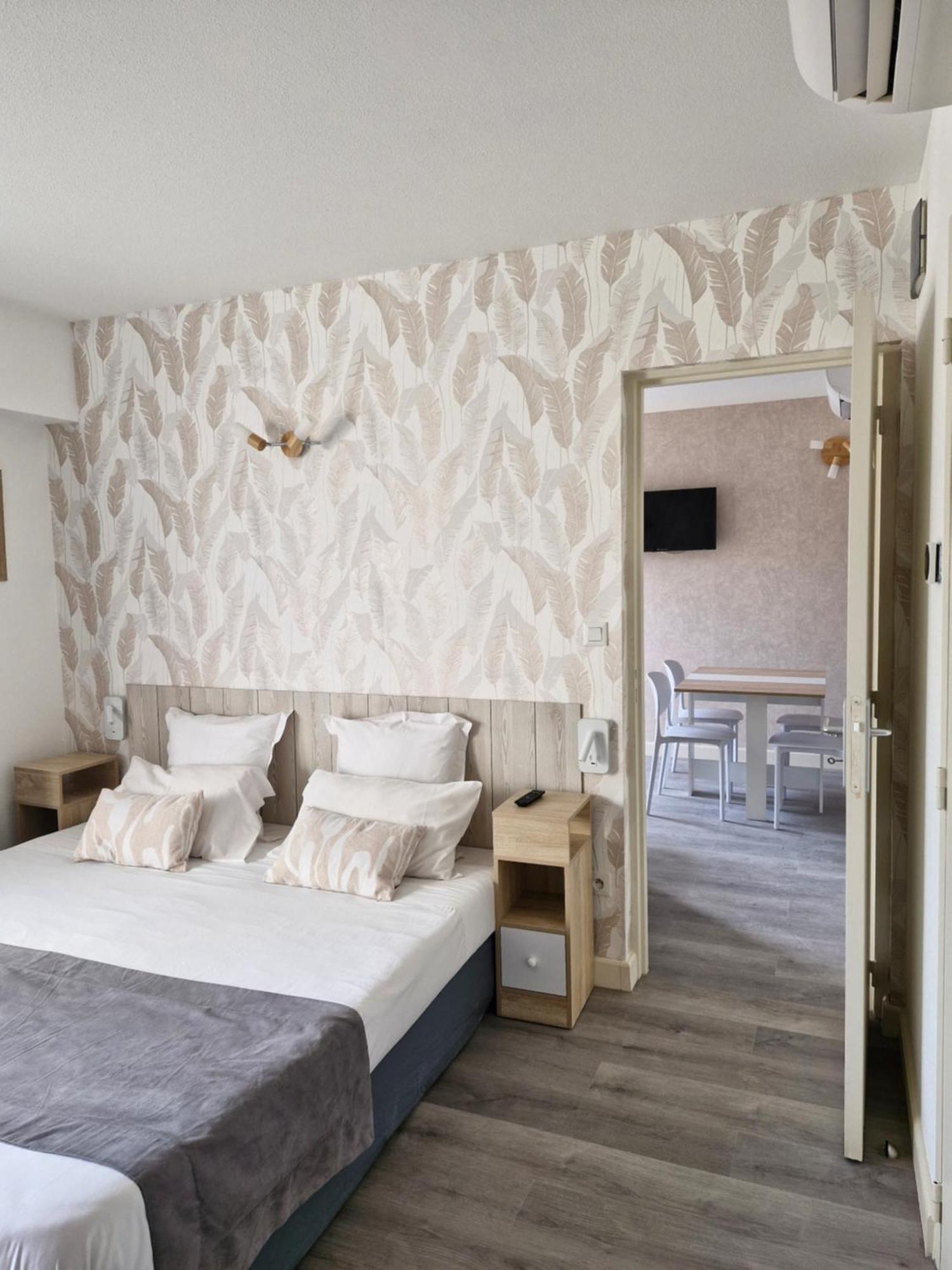 Hotel Le Vanseen Les Vans Exterior photo